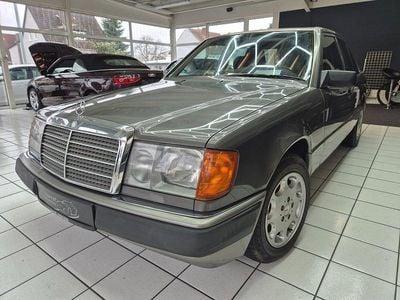 Usata Mercedes E220 150 CV (110 kW) 1993 Grigio Berlina