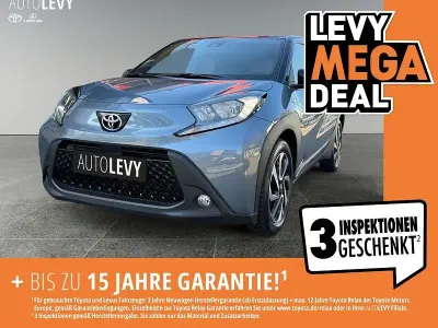 Gebraucht Toyota Aygo Team 72 PS (52 kW) 2024 Celestite grey 1k3/ black mica Kleinwagen