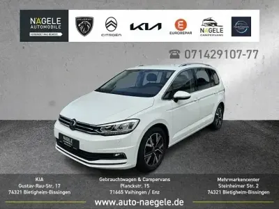 Gebraucht VW Touran Highline 150 PS (110 kW) 2022 Weiß Van / Kleinbus
