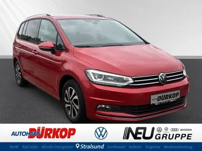 Gebraucht VW Touran Active 150 PS (110 kW) 2022 Rot Van / Kleinbus