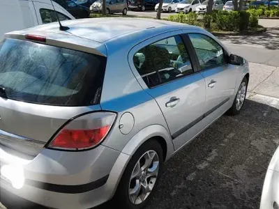 Gebraucht Opel Astra Sport 105 PS (77 kW) 2004 Silber Limousine