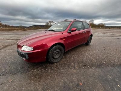 Rot Gebraucht 2004 Alfa Romeo 147 Kleinwagen | 600 €