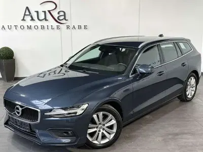 Gebraucht Volvo V60 Momentum 197 PS (144 kW) 2021 Denim blue Kombi