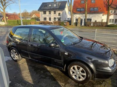 Schwarz Gebraucht 1999 VW Golf IV Kleinwagen | 2.000 € (Fairer Preis)