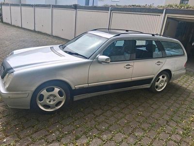 Second-hand Mercedes E280 Avantgarde 204 CP (150 kW) 2001 Argintiu Break