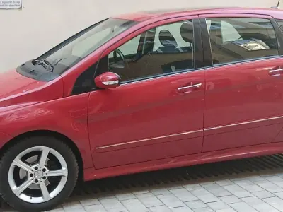 Gebraucht Mercedes B200 193 PS (141 kW) 2006 Rot Van / Kleinbus