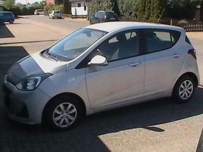Gebraucht Hyundai i10 Intro Edition 67 PS (49 kW) 2018 Silber Kleinwagen