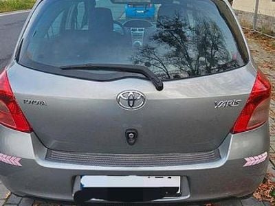 Gebraucht Toyota Yaris 86 PS (63 kW) 2009 Grau Kleinwagen