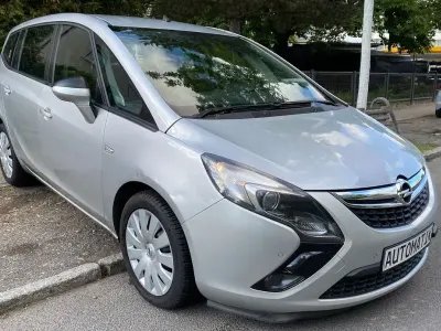 Używany Opel Zafira Tourer drive 140 KM (102 kW) 2016 Srebrny Minivan