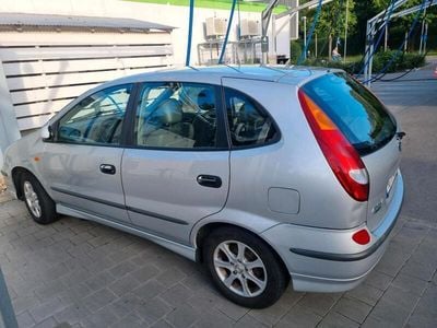 Nissan Almera Tino