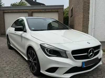 Gebraucht Mercedes CLA200 Urban 156 PS (114 kW) 2013 Weiß Coupé