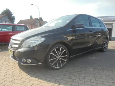 Gebraucht Mercedes B180 109 PS (80 kW) 2012 Schwarz Kleinwagen