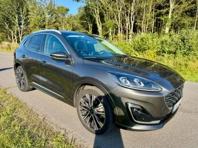Gebraucht Ford Kuga Vignale 225 PS (165 kW) 2022 Grau SUV