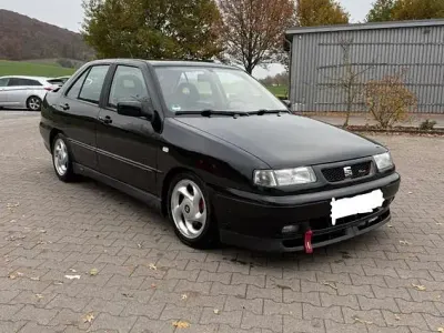 Używany Seat Toledo 101 KM (74 kW) 1997 Czarny Sedan/Limuzyna
