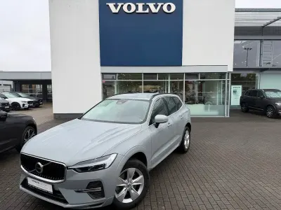 Używany Volvo XC60 Core 197 KM (144 kW) 2023 Szary SUV