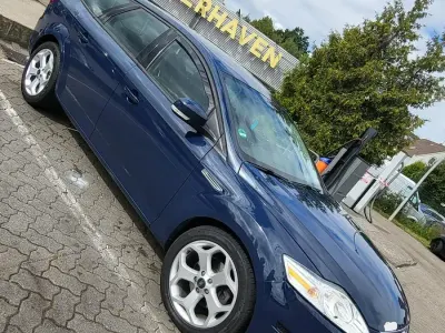 Gebraucht Ford Mondeo 140 PS (102 kW) 2012 Blau Kombi