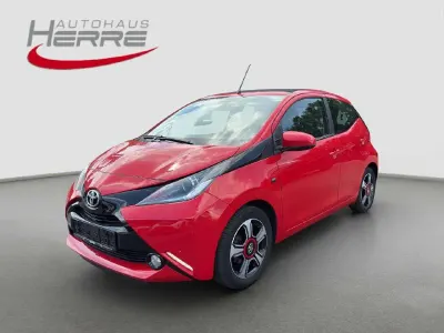 Gebraucht Toyota Aygo X-wave 69 PS (50 kW) 2017 Rot Kleinwagen