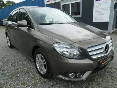 Gebraucht Mercedes B180 122 PS (89 kW) 2012 Braun Van / Kleinbus