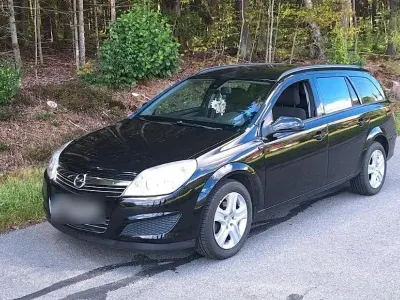 Gebraucht Opel Astra 115 PS (84 kW) 2009 Schwarz Kombi