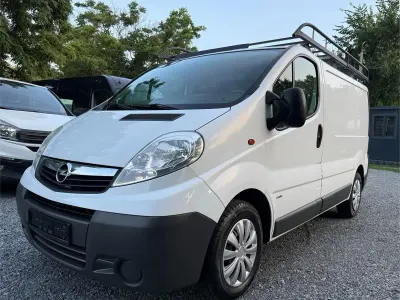 Gebraucht Opel Vivaro 114 PS (83 kW) 2010 Weiß Van / Kleinbus