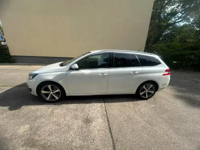 Gebraucht Peugeot 308 Allure 120 PS (88 kW) 2016 Weiß Kombi