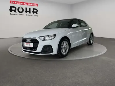 Gebraucht Audi A1 Sportback Advanced Plus 110 PS (80 kW) 2023 Gletscherweiss metallic/mythosschwarz metallic Kleinwagen