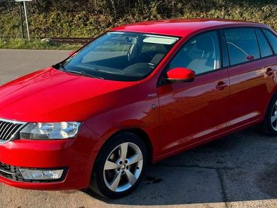 Gebraucht Skoda Rapid Active 105 PS (77 kW) 2015 Rot Kleinwagen