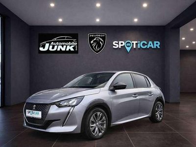 Gebraucht Peugeot e-208 Allure+ 100 kW (136 PS) 2023 Met. artense silber Kleinwagen