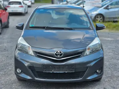 Gebraucht Toyota Yaris Life 99 PS (72 kW) 2012 Grau Kleinwagen