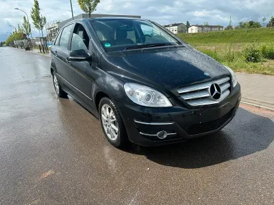 Gebraucht Mercedes B180 108 PS (79 kW) 2010 Schwarz Van / Kleinbus