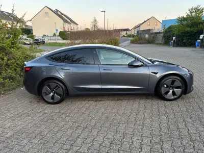 Käytetty Tesla Model 3 RWD 208 kW (283 HP) 2022 Hopea Sedan