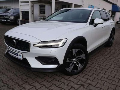 Crystal white pearl Gebraucht 2022 Volvo V60 CC Plus Kombi | 28.970 € (Fairer Preis)
