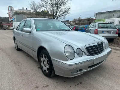 Gebraucht Mercedes E240 170 PS (125 kW) 2001 Grau Limousine
