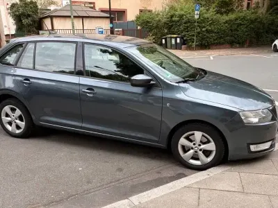 Gebraucht Skoda Rapid 105 PS (77 kW) 2014 Blau Kleinwagen