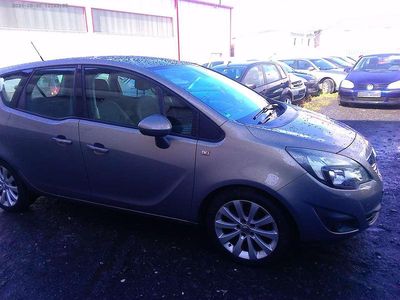 Second-hand Opel Meriva 140 CP (102 kW) 2010 Auriu Monovolum