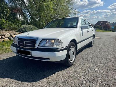 Gebraucht Mercedes C180 Classic 122 PS (89 kW) 1996 Weiß Limousine