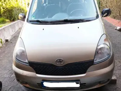 Gebraucht Toyota Yaris 86 PS (63 kW) 2000 Gold Kombi