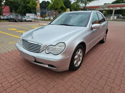 Gebraucht Mercedes C180 Elegance 129 PS (94 kW) 2002 Silber Limousine