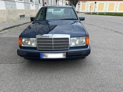 Gebraucht Mercedes E200 118 PS (86 kW) 1992 Blau Limousine