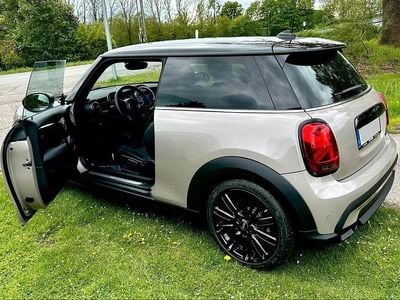 Beige Gebraucht 2022 Mini Cooper Classic Kleinwagen | 23.700 € (Etwas zu teuer)