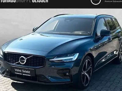 Usata Volvo V60 Plus 197 CV (144 kW) 2025 Blu Station wagon