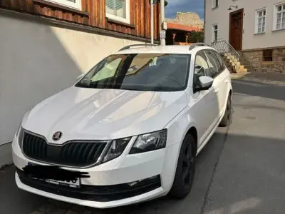 Gebraucht Skoda Octavia Tour 116 PS (85 kW) 2020 Weiß Kombi