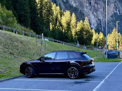 Gebraucht Porsche Cayenne Platinum Edition 462 PS (339 kW) 2023 Braun SUV