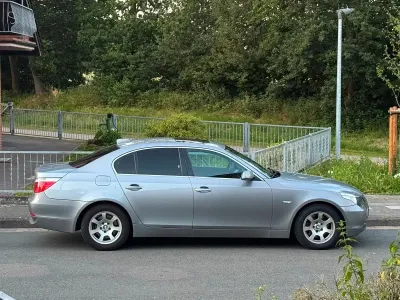Gebraucht BMW 520 170 PS (125 kW) 2005 Silber Kleinwagen