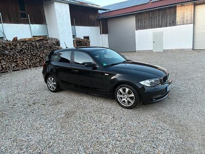 Gebraucht BMW 118 143 PS (105 kW) 2008 Schwarz Kleinwagen