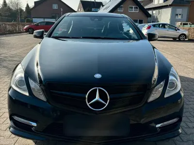 Gebraucht Mercedes E500 408 PS (300 kW) 2011 Schwarz Coupé
