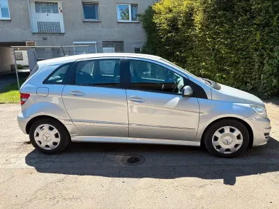 Gebraucht Mercedes B160 95 PS (69 kW) 2010 Silber Van / Kleinbus