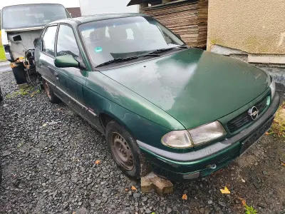 Gebraucht Opel Astra 75 PS (55 kW) 1994 Grün Kleinwagen