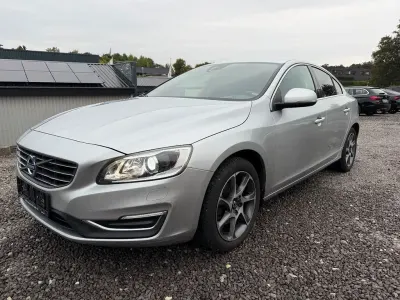 Gebraucht Volvo S60 Momentum 181 PS (133 kW) 2015 Silber Limousine