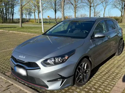 Gebraucht Kia Ceed Spirit 160 PS (117 kW) 2022 Silber Kleinwagen